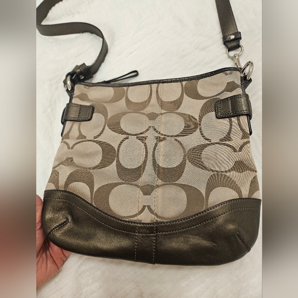 Coach Canvas Signature Chain Duffle Hangbag W/ Crossbody and Shoulder Bag - Picture 17 of 17